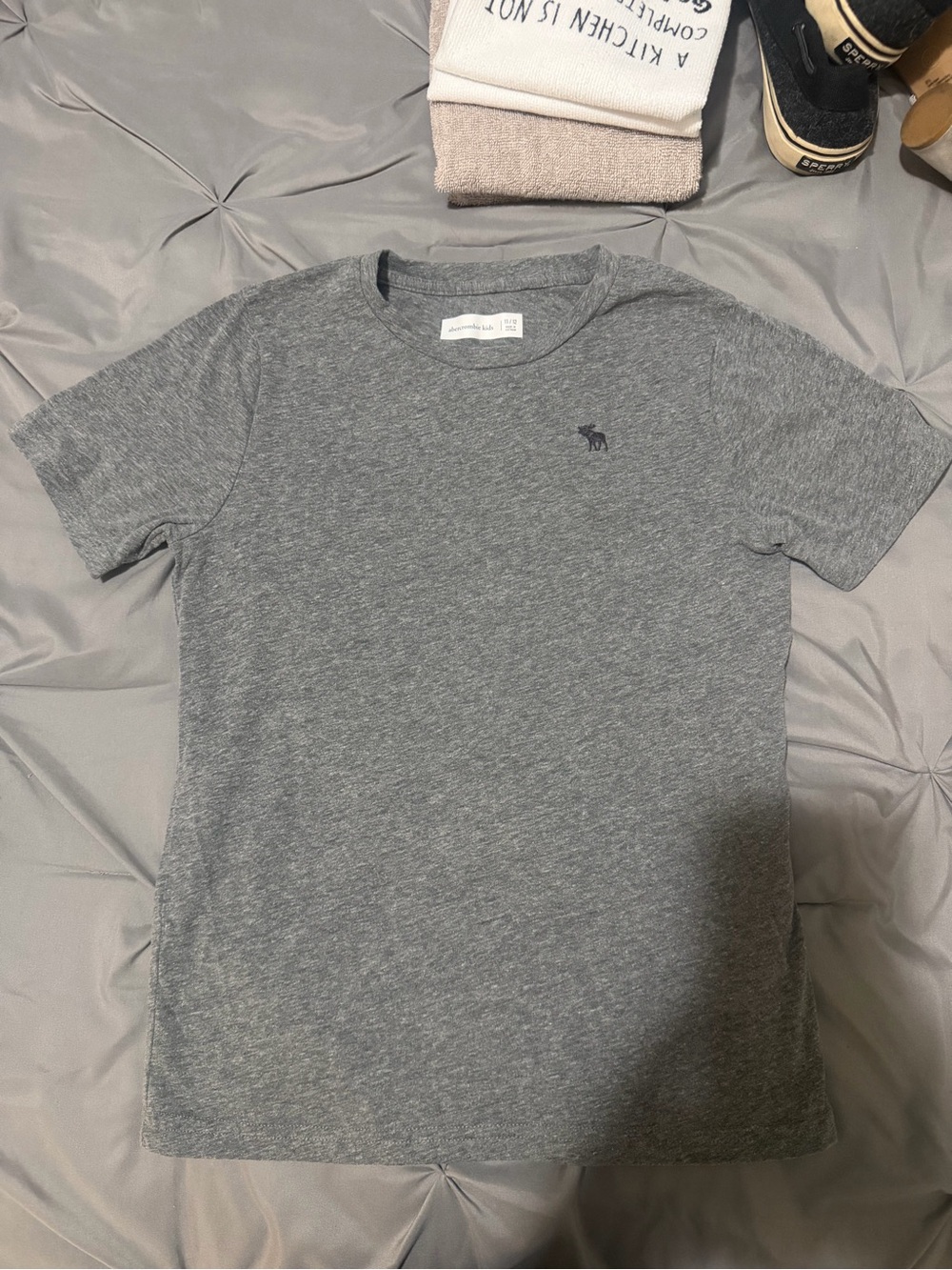 abercrombie kids Boys Heather Gray Short Sleeve Tee with Moose Logo